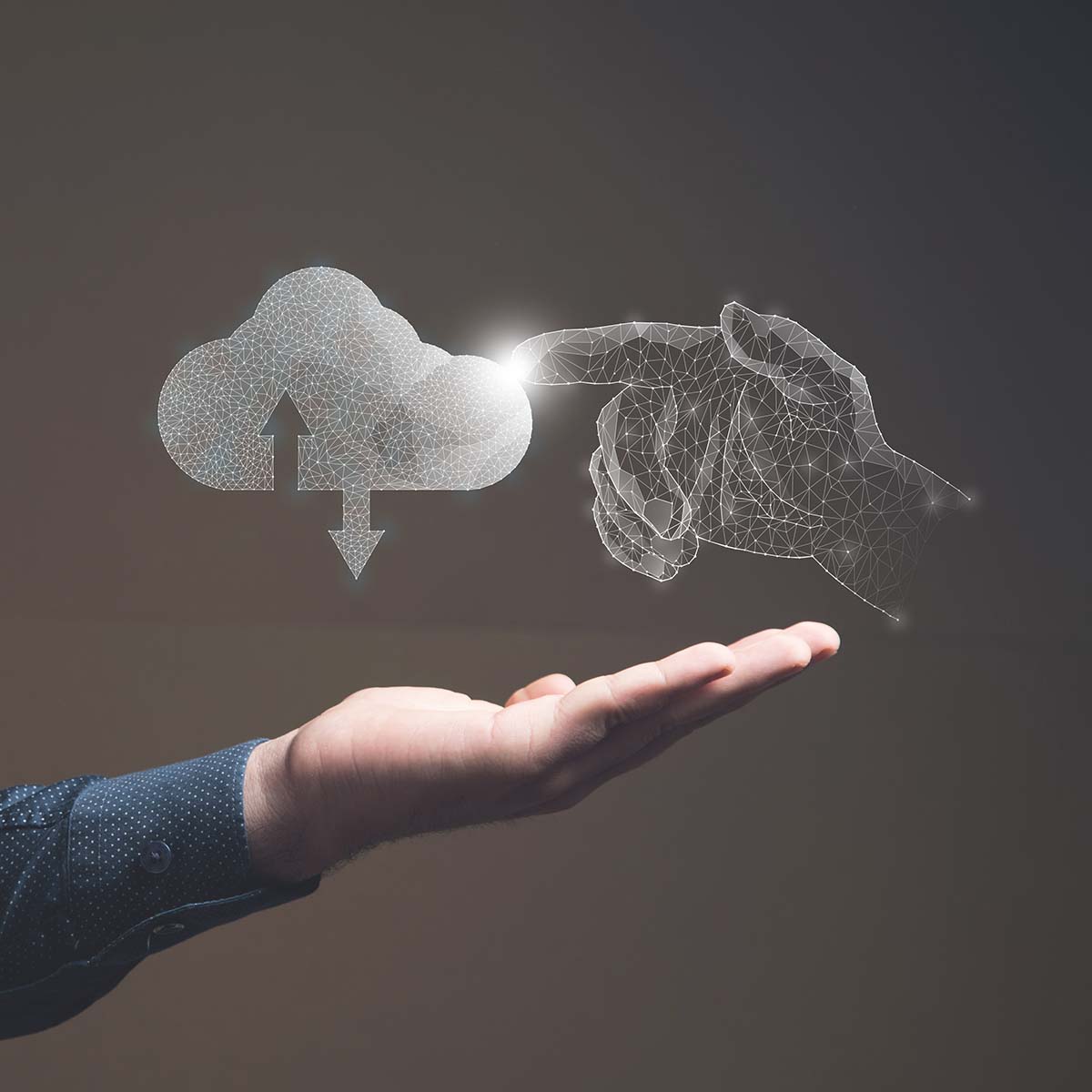 Bild einer Flachen Hand. Über Ihr ist ein Cloud up- und downloadordner.